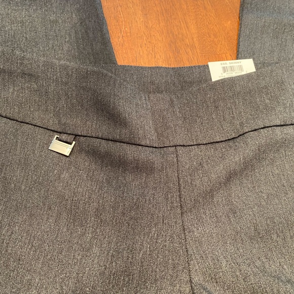 Women’s Alfani pull on skinny pants - Picture 4 of 8